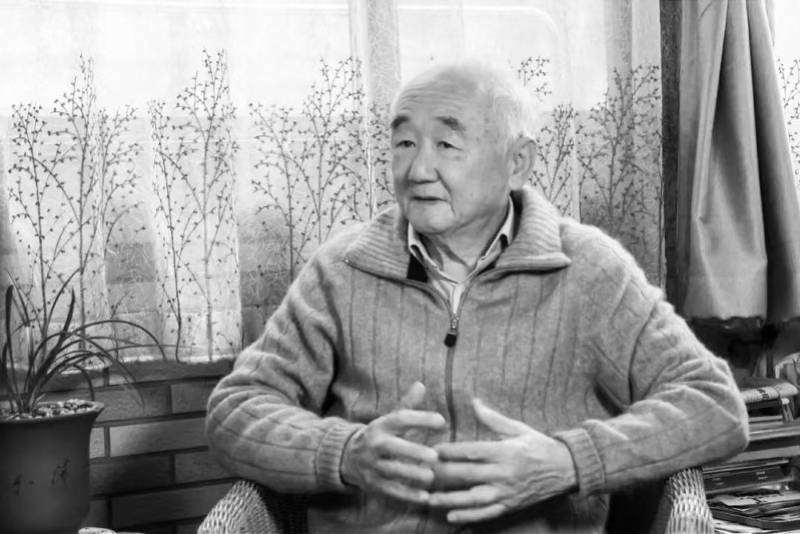 苹果四纪念版
:南京著名作家冯亦同去世！曾为国家公祭仪式创作《和平宣言》